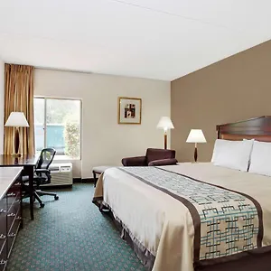 days-inn-newport-news-oyster-point-at-city-center.williamsburghotelsusa.com/