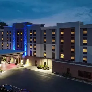 holiday-inn-hotel-suites-newport-news.williamsburghotelsusa.com/